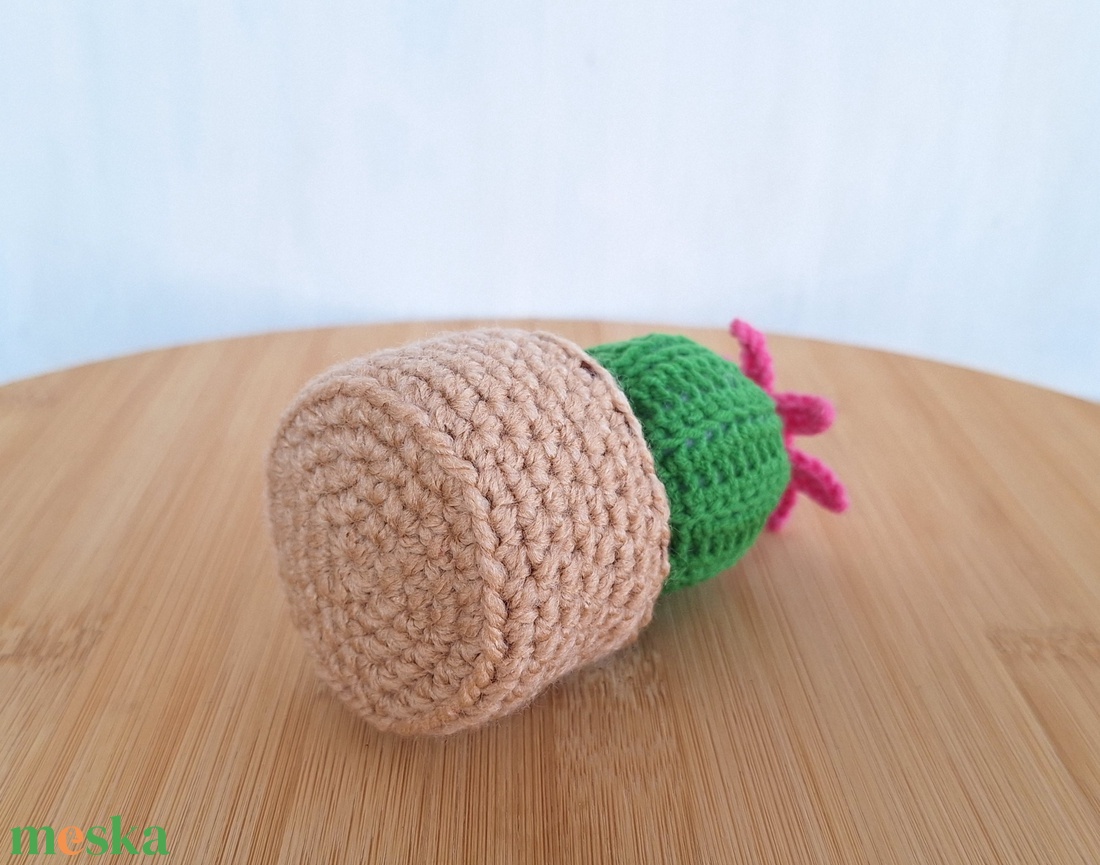 Horgolt gömbkaktusz cserépben virággal - otthon & életmód - dekoráció - dísztárgy - Meska.hu