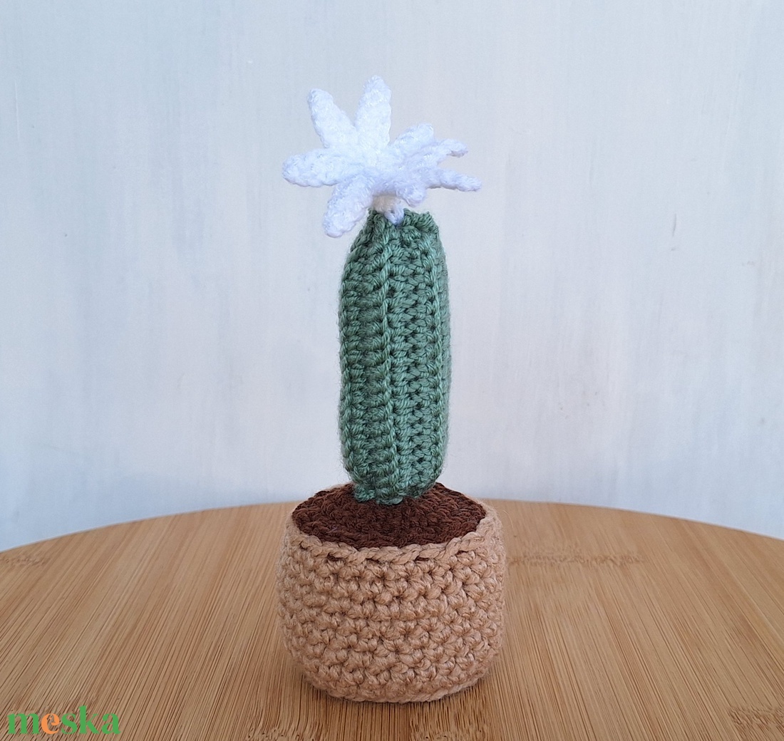 Horgolt oszlopkaktusz cserépben virággal - otthon & életmód - dekoráció - dísztárgy - Meska.hu