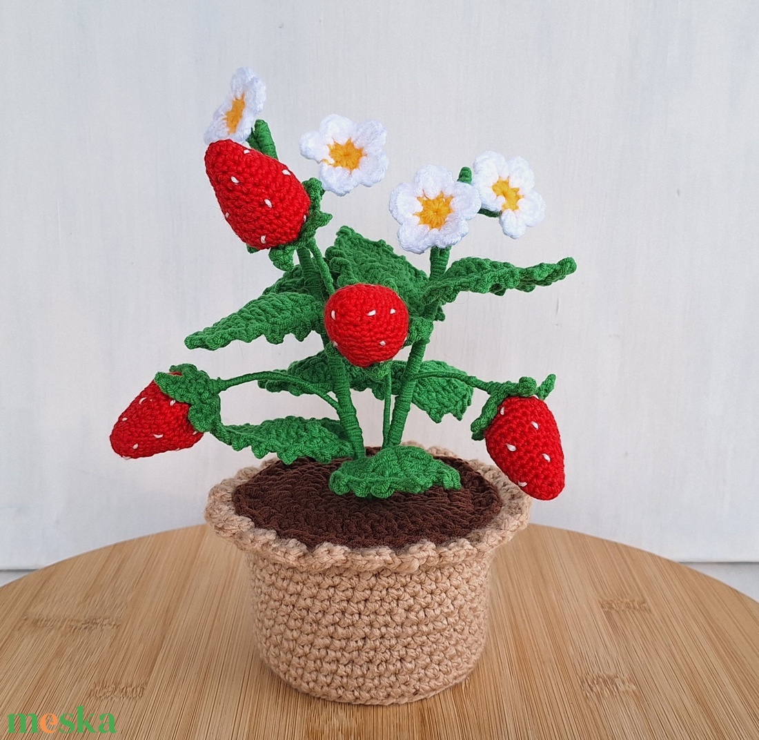 Horgolt eper cserépben - otthon & életmód - dekoráció - dísztárgy - Meska.hu