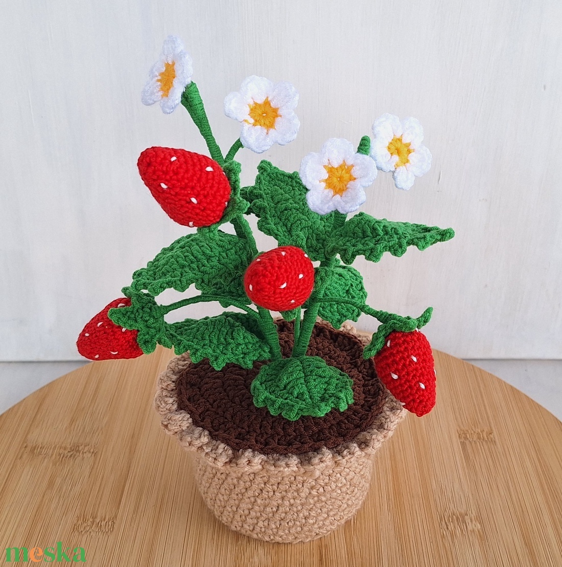 Horgolt eper cserépben - otthon & életmód - dekoráció - dísztárgy - Meska.hu