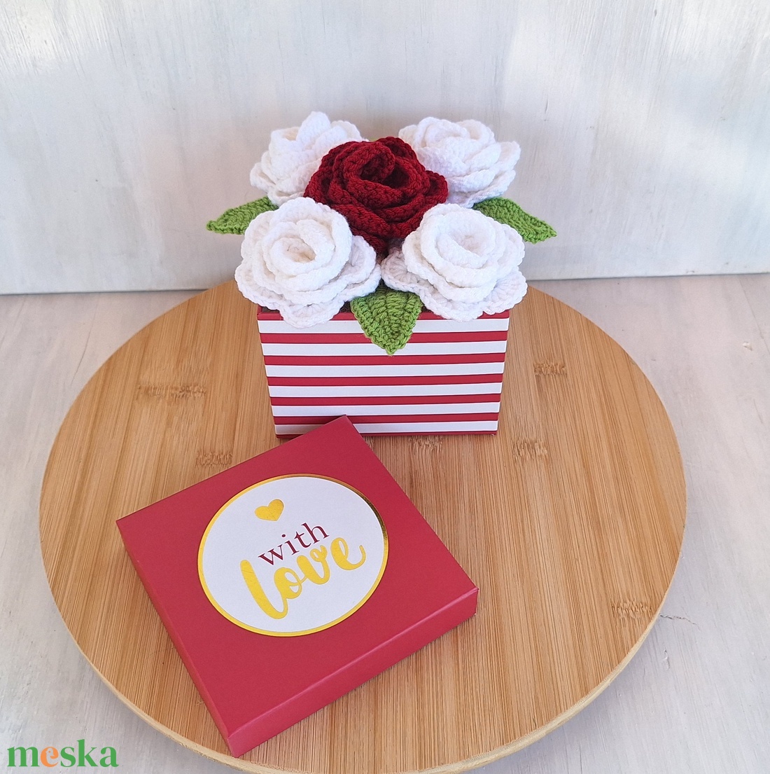 Rózsabox- Virágdoboz horgolt rózsákkal - otthon & életmód - virágdekoráció - virágok - virágbox - Meska.hu