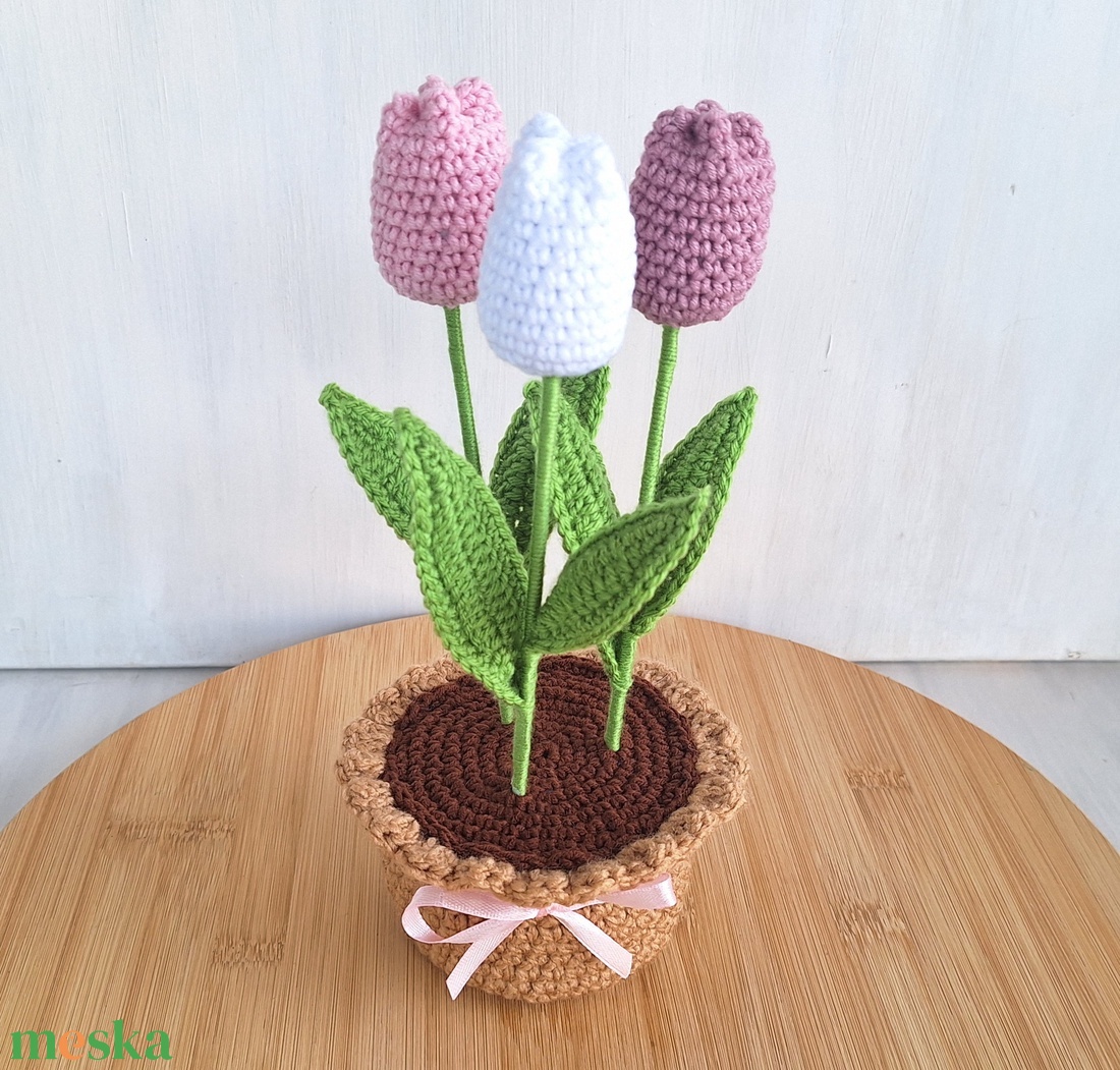 Horgolt cserepes tulipán - 3 szál - otthon & életmód - virágdekoráció - virágdíszek - asztali virágdísz - Meska.hu
