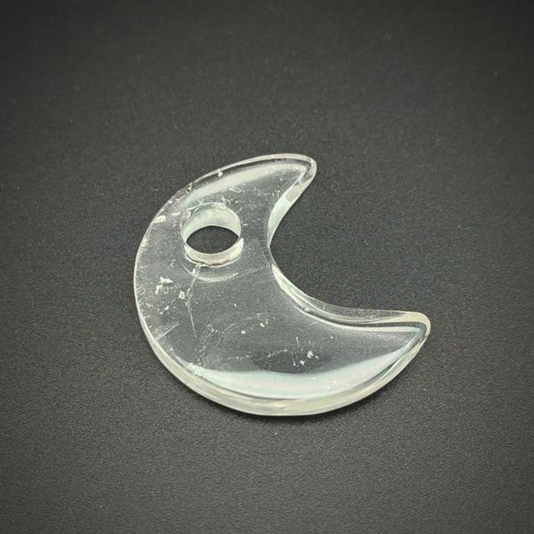 Hegyikristály medál átfúrt félhold 30mm - ékszer - nyaklánc - medál - Meska.hu Hegyikristály medál átfúrt félhold 30mm - ékszer - nyaklánc - medál - Meska.hu