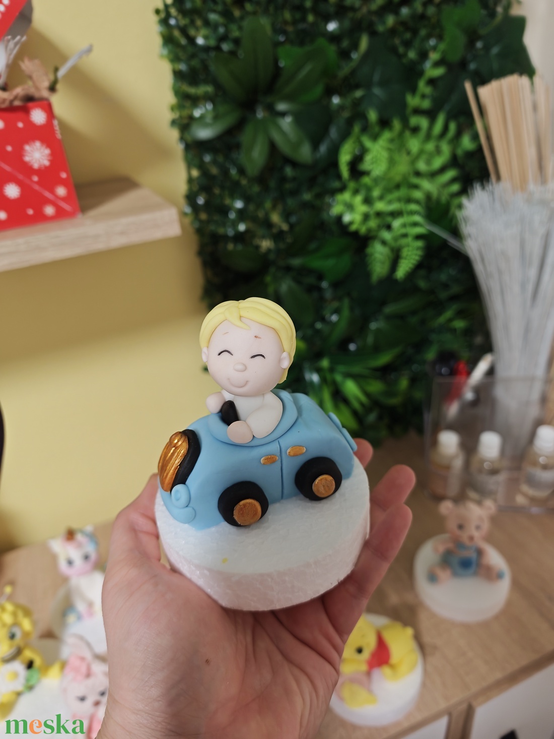 Kisautó kisfiúval cukormassza cukorfigura - otthon & életmód - konyhafelszerelés, tálalás - sütés, főzés - sütidísz - Meska.hu