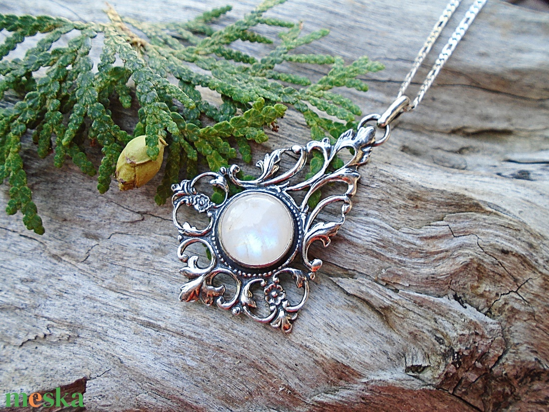 Ezüst medál Ag925/1000  Holdkő (Rainbow Moonstone) - ékszer - nyaklánc - medál - Meska.hu