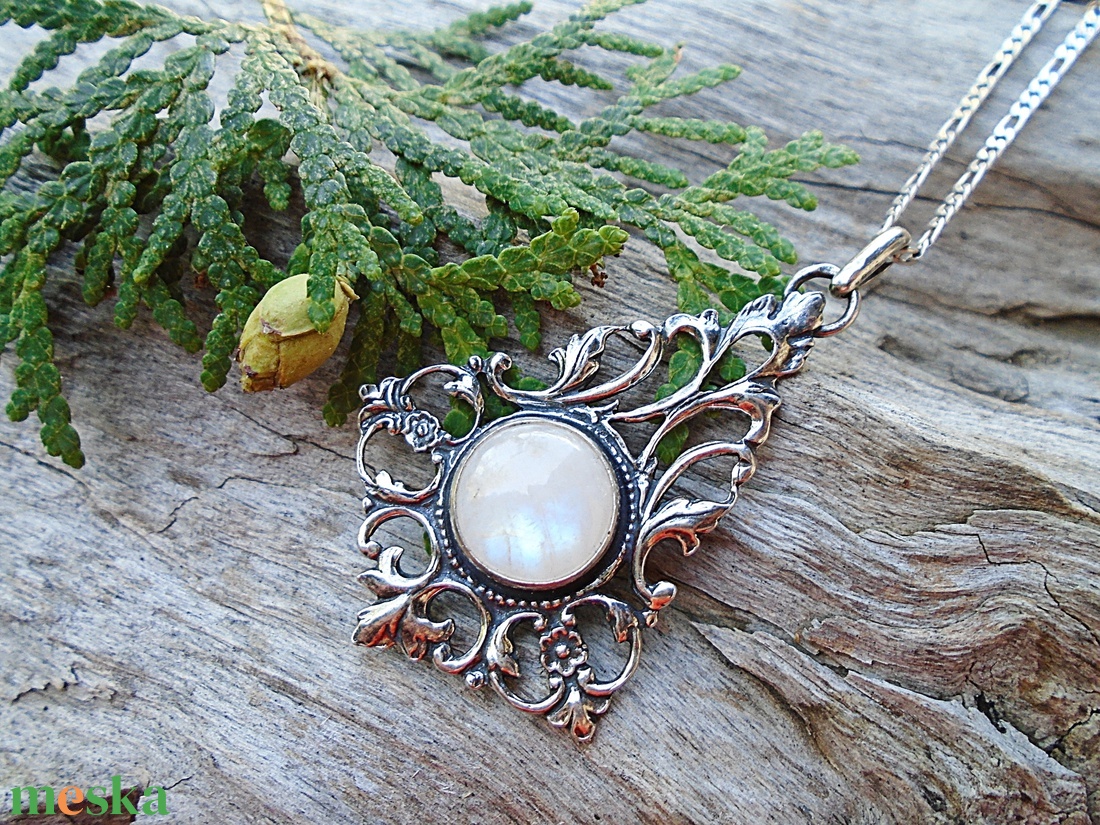 Ezüst medál Ag925/1000  Holdkő (Rainbow Moonstone) - ékszer - nyaklánc - medál - Meska.hu