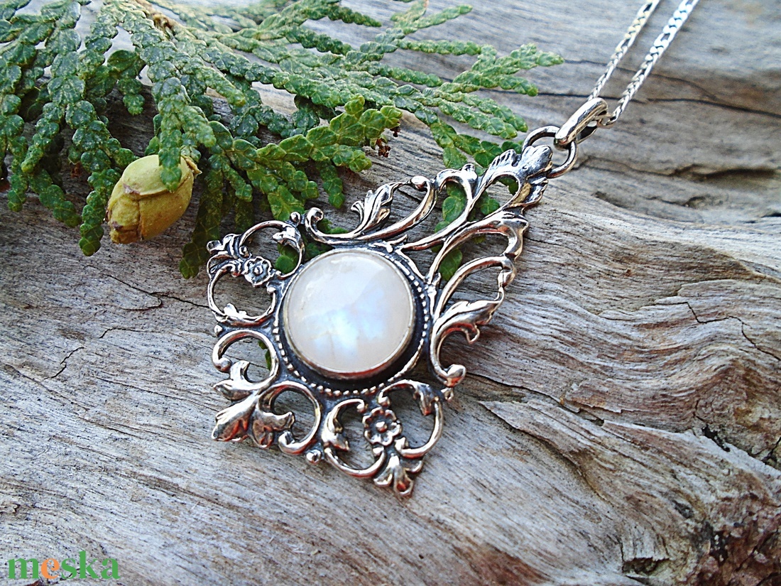 Ezüst medál Ag925/1000  Holdkő (Rainbow Moonstone) - ékszer - nyaklánc - medál - Meska.hu