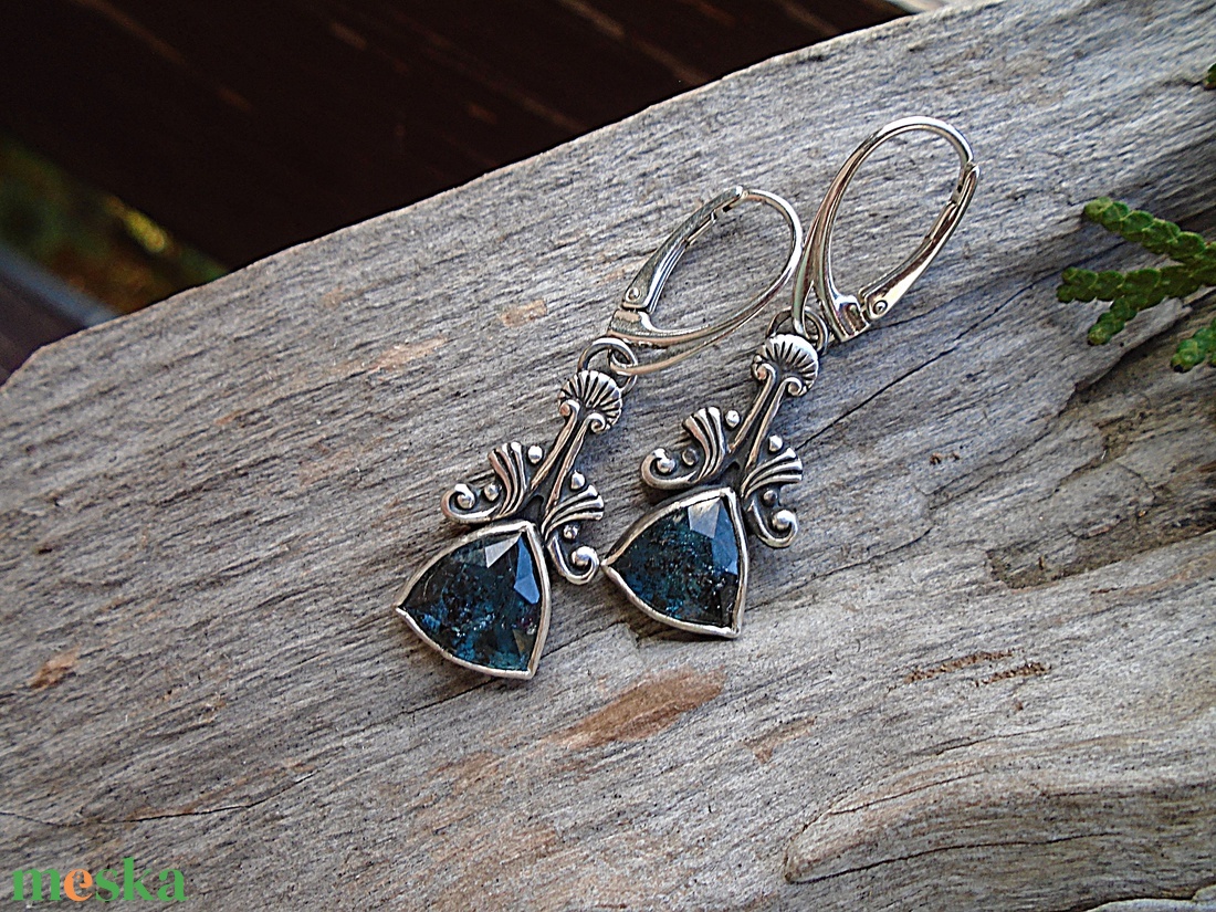 Ezüst Kyanitfülbevaló - ékszer - fülbevaló - lógó fülbevaló - Meska.hu