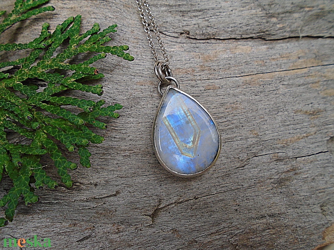 Ezüst medál Ag925/1000  Holdkő (Rainbow Moonstone) - ékszer - nyaklánc - medál - Meska.hu