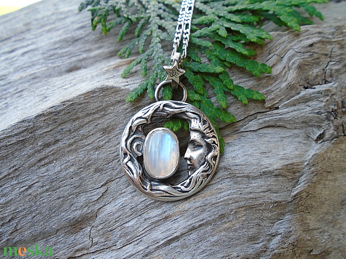 Ezüst medál Ag925/1000  Holdkő (Rainbow Moonstone) - ékszer - nyaklánc - medál - Meska.hu