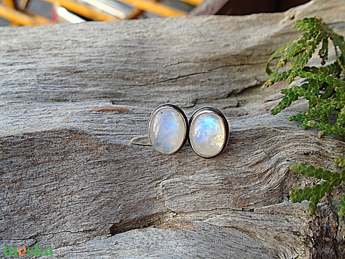 Ezüst Pötty  fülbevaló Ag925 Holdkő (Rainbow Moonstone) - ékszer - fülbevaló - pötty fülbevaló - Meska.hu