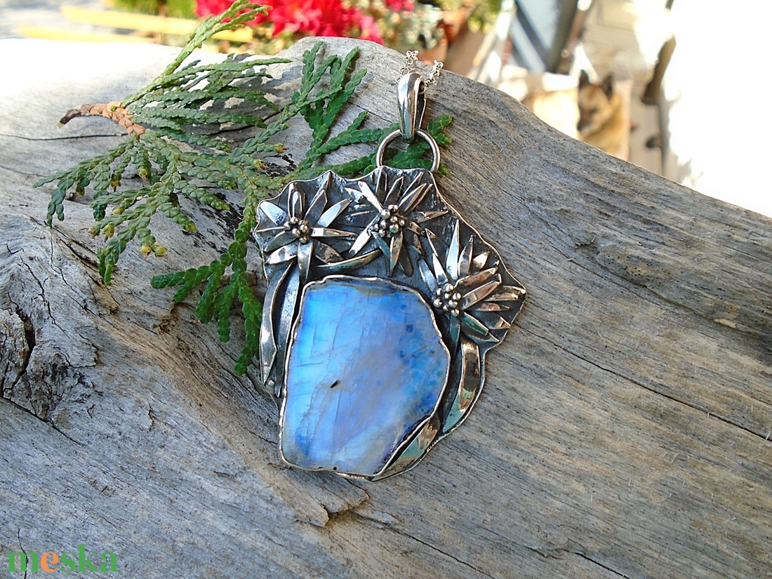 Ezüst medál Ag925/1000  Holdkő (Rainbow Moonstone) - ékszer - nyaklánc - medál - Meska.hu