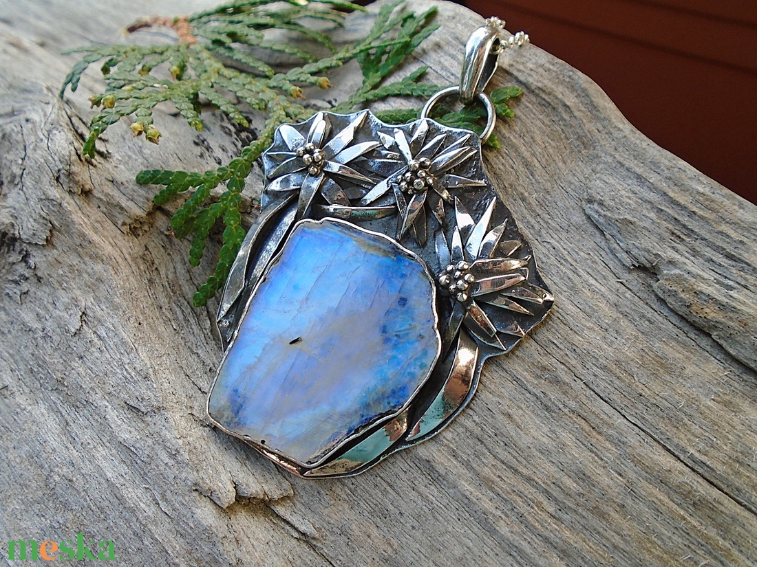 Ezüst medál Ag925/1000  Holdkő (Rainbow Moonstone) - ékszer - nyaklánc - medál - Meska.hu