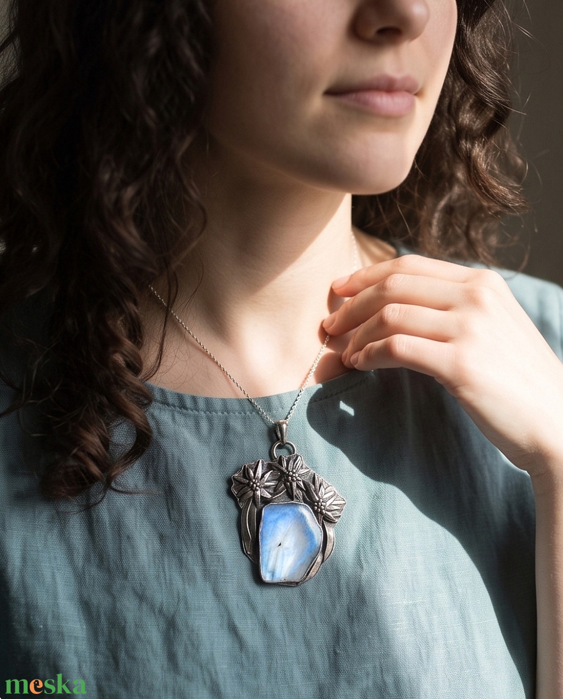 Ezüst medál Ag925/1000  Holdkő (Rainbow Moonstone) - ékszer - nyaklánc - medál - Meska.hu