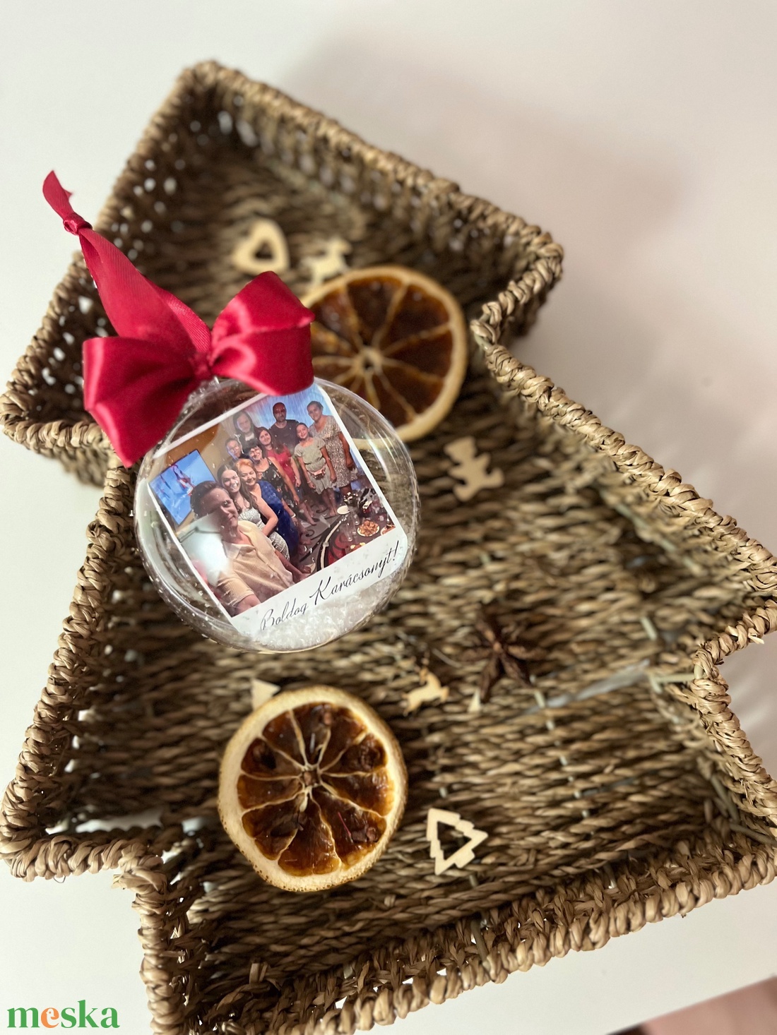 Karácsonyi üveggömb fotóval - az egész család számára  (Egyedi felirattal és saját fotóval)  - karácsony - karácsonyi lakásdekoráció - karácsonyfadíszek - Meska.hu