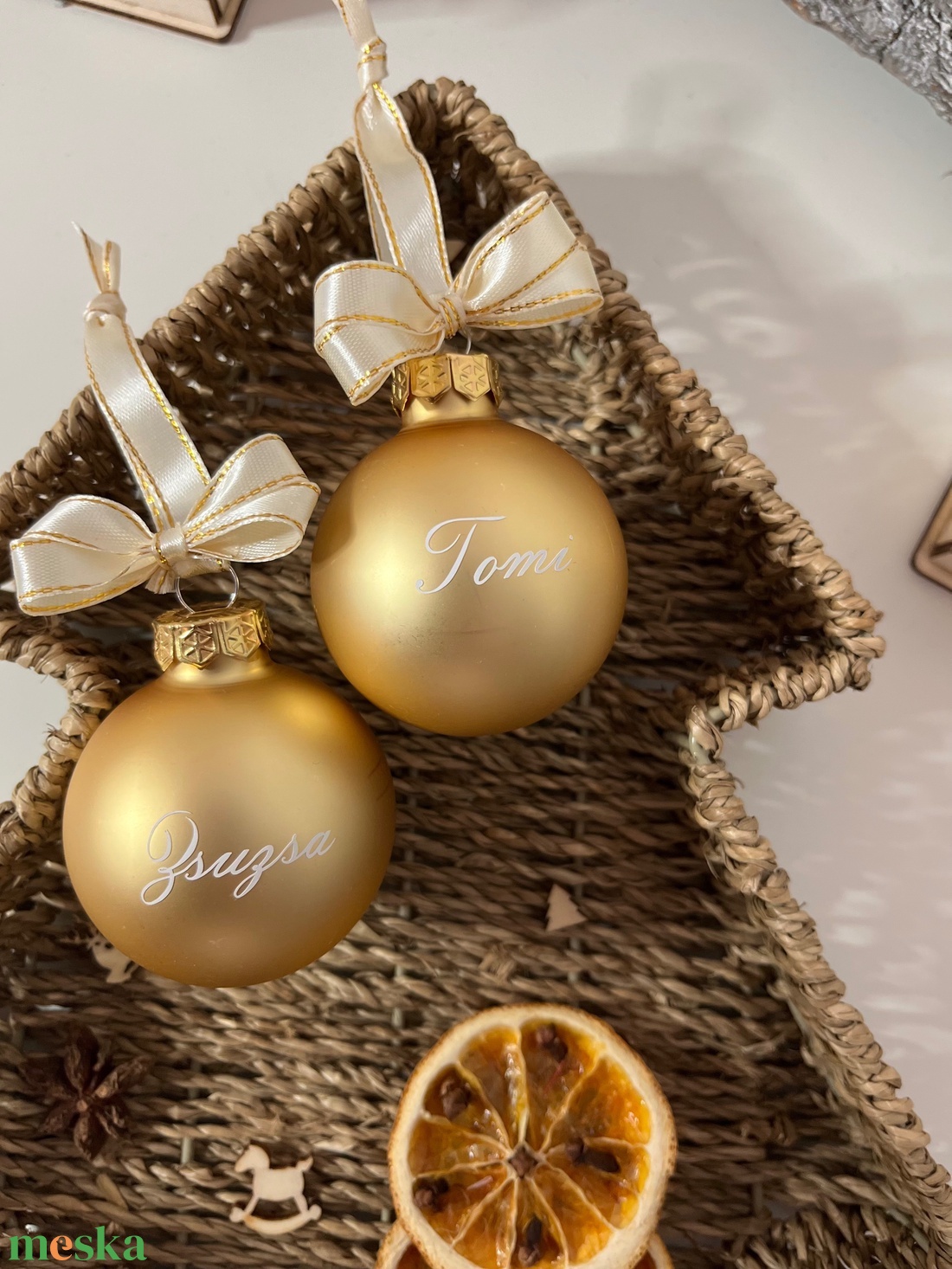 Karácsonyi üveggömb családi szett (karácsonyfadísz) - Arany színű egyedi felirattal - karácsony - karácsonyi lakásdekoráció - karácsonyfadíszek - Meska.hu