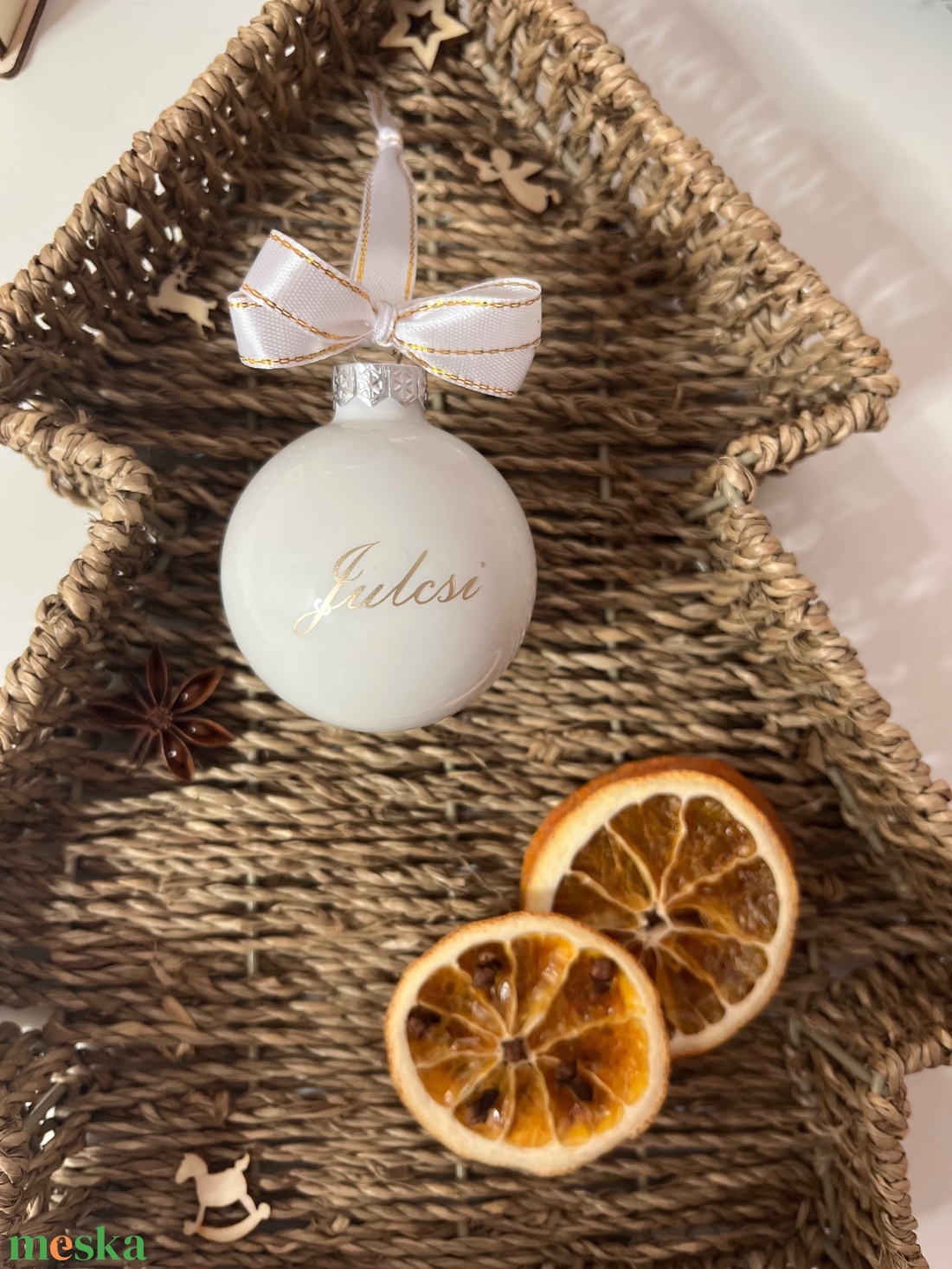 Karácsonyi üveggömb családi szett (3 db-os) - opál fehér matt egyedi felirattal  - karácsony - karácsonyi lakásdekoráció - karácsonyfadíszek - Meska.hu