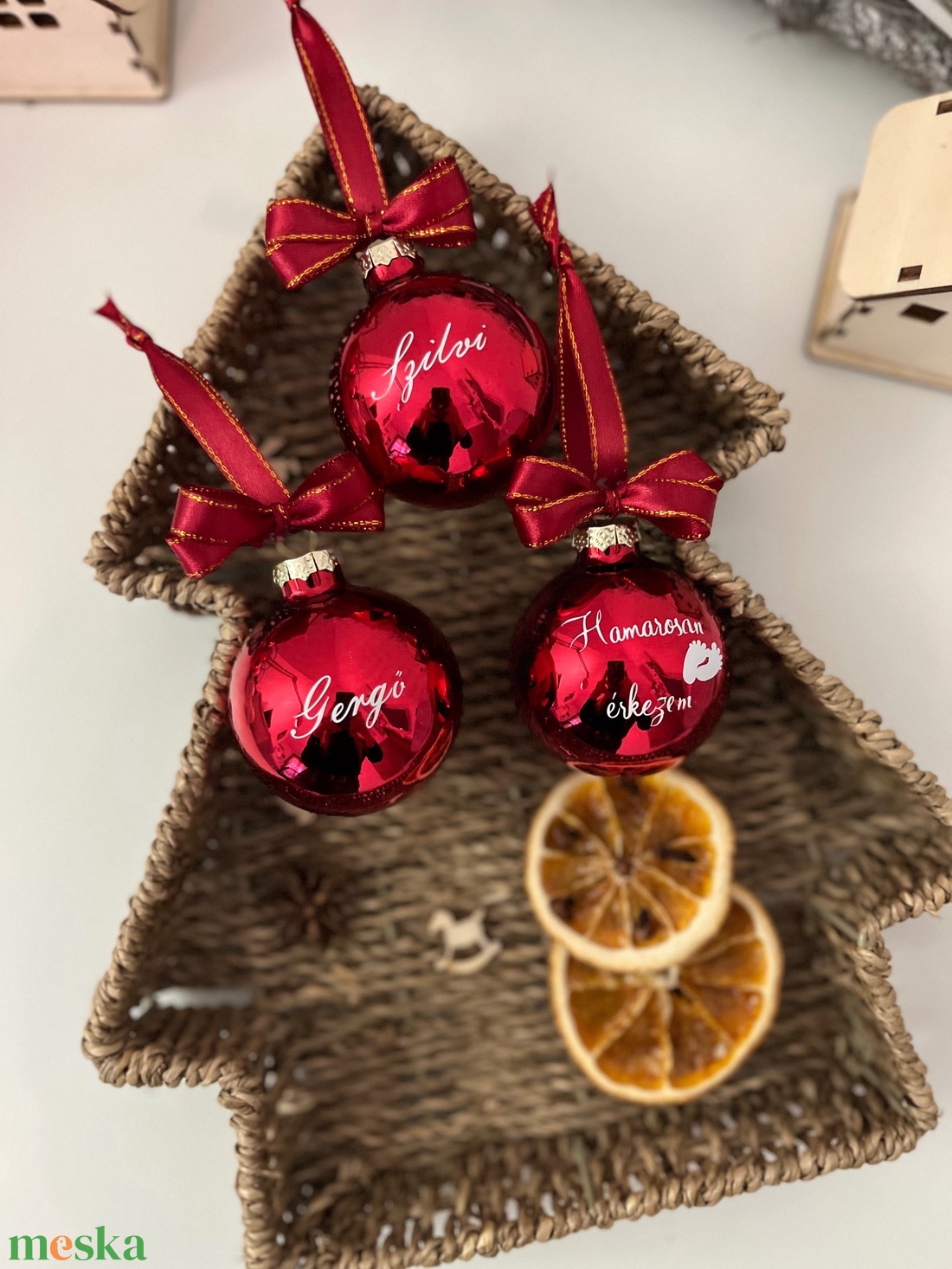 Karácsonyi üveggömb (karácsonyfadísz) - Burgundi - fényes egyedi felirattal - karácsony - karácsonyi lakásdekoráció - karácsonyfadíszek - Meska.hu