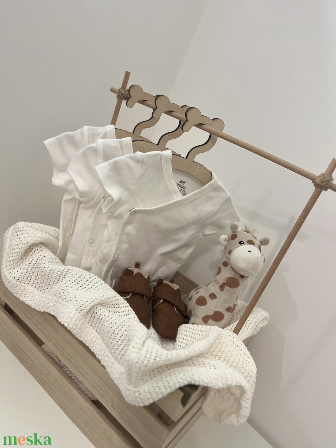 Baba box (fa dekoráció + egyéb kiegészítőkkel is kérhető) - baba - mama - babalátogató ajándékcsomag - Meska.hu