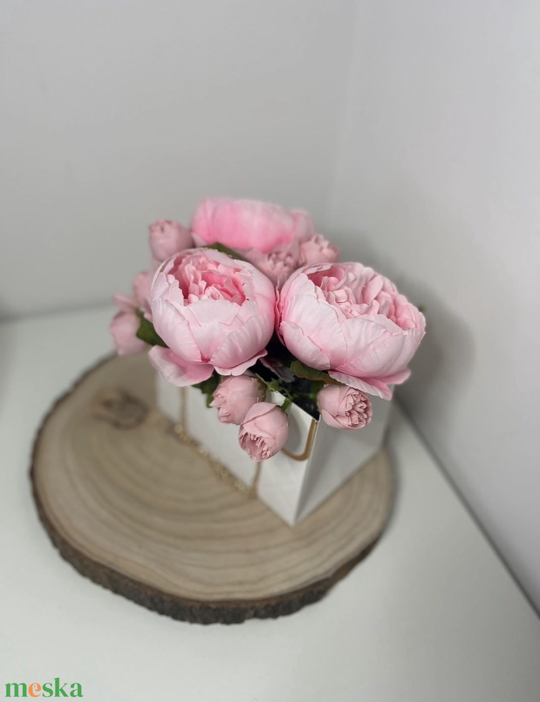 Virág-ládika választható virágokkal és díszzacskóval (Szülőköszöntőre, Nőnapra, Anyák napjára, Valentin napra) - otthon & életmód - virágdekoráció - virágok - virágbox - Meska.hu