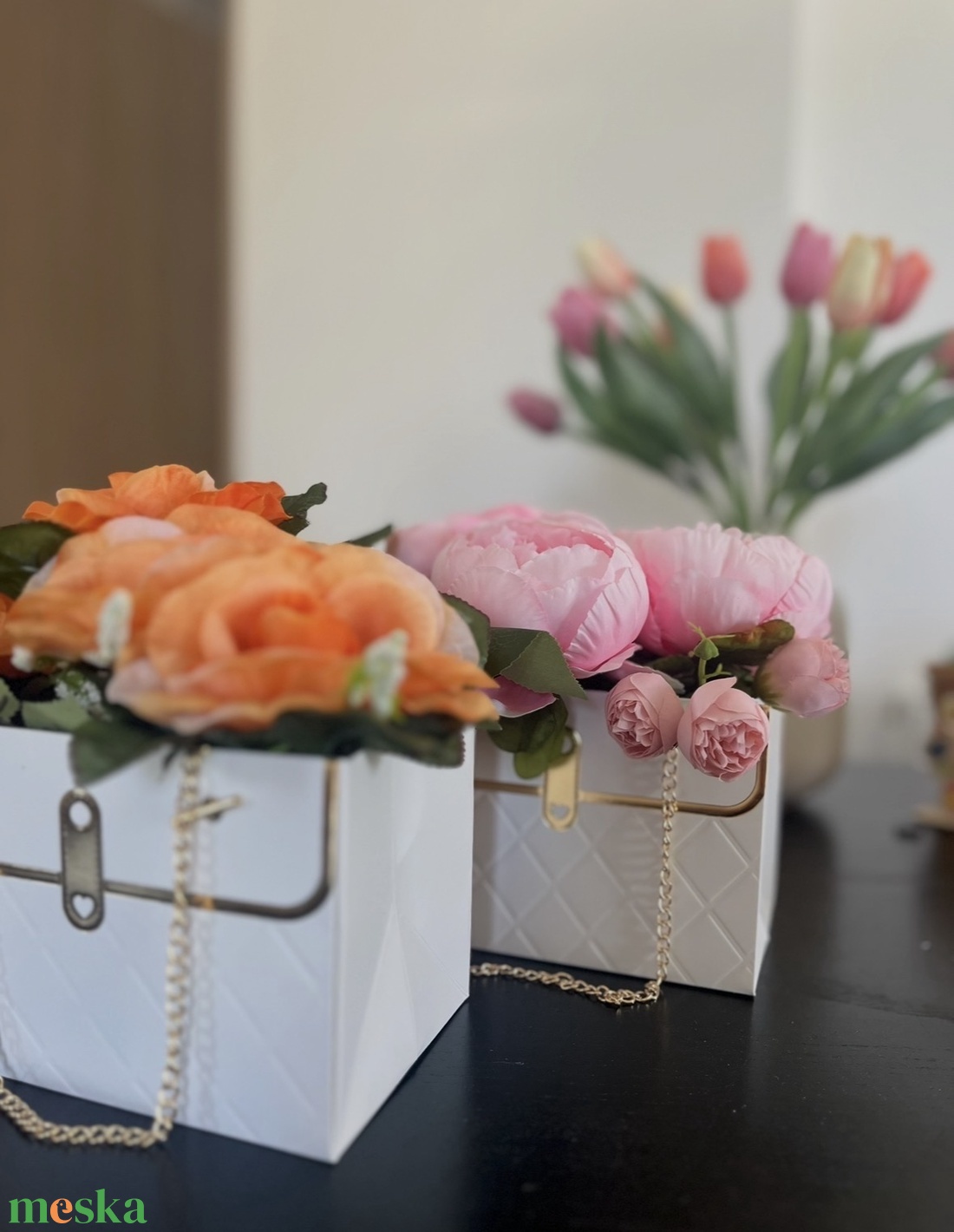 Virág-ládika választható virágokkal és díszzacskóval (Szülőköszöntőre, Nőnapra, Anyák napjára, Valentin napra) - otthon & életmód - virágdekoráció - virágok - virágbox - Meska.hu