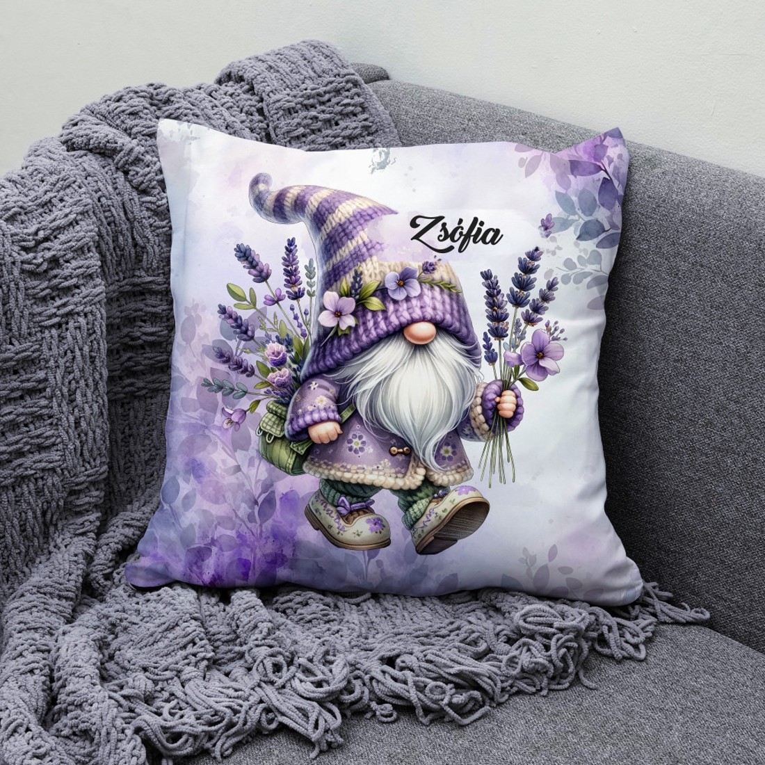Névvel kérhető - Kalandor Levendulás manó mintás párna - otthon & életmód - lakástextil - párna & párnahuzat - díszpárna (belsővel együtt) - Meska.hu