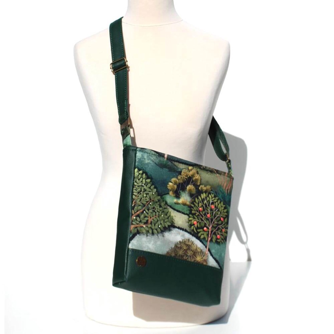 SuziartBag Zöld fás kisméretű táska - táska & tok - kézitáska & válltáska - válltáska - Meska.hu SuziartBag Zöld fás kisméretű táska - táska & tok - kézitáska & válltáska - válltáska - Meska.hu