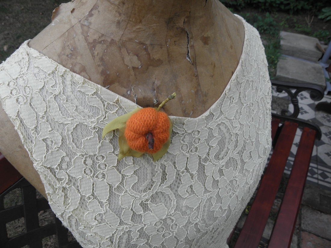 Tököcske bross -  gyapjúból -  - Meska.hu