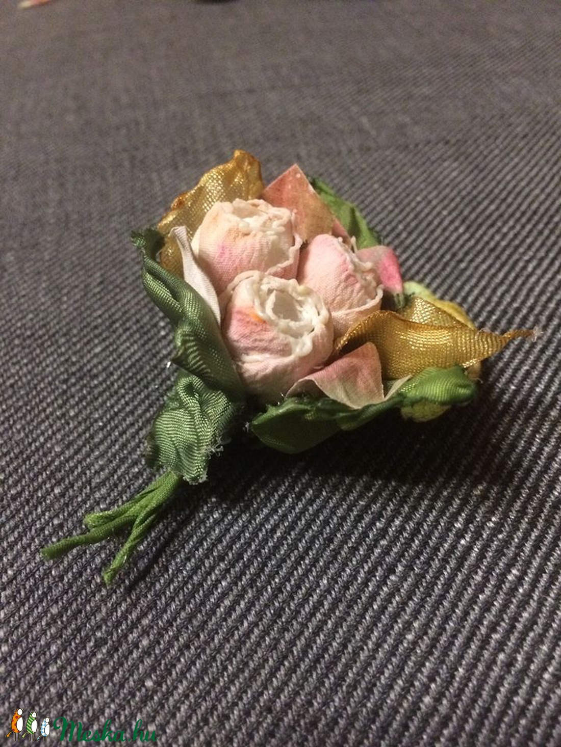 AKCIÓ!!!! Romantikus kis rózsacsokor csipkével-bross - ékszer - kitűző és bross - Meska.hu AKCIÓ!!!! Romantikus kis rózsacsokor csipkével-bross - ékszer - kitűző és bross - Meska.hu