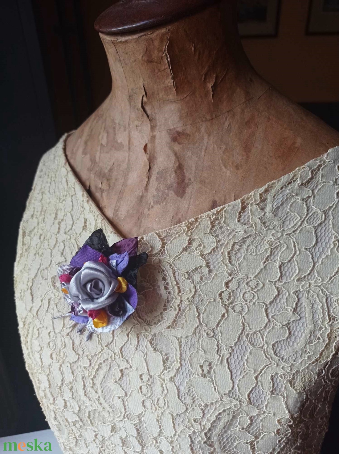 Szerelmes levelek - rózsás selyem bross - ékszer - kitűző és bross - kitűző - Meska.hu Szerelmes levelek - rózsás selyem bross - ékszer - kitűző és bross - kitűző - Meska.hu