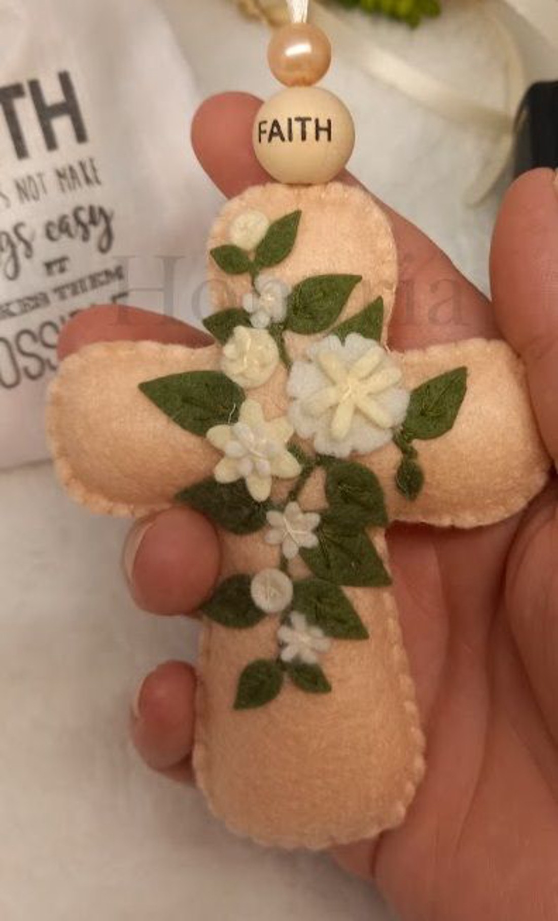 Kereszt, filc virágokkal-Bibliai igés zsákban-FAITH-barack - otthon & életmód - vallás - kereszt - Meska.hu