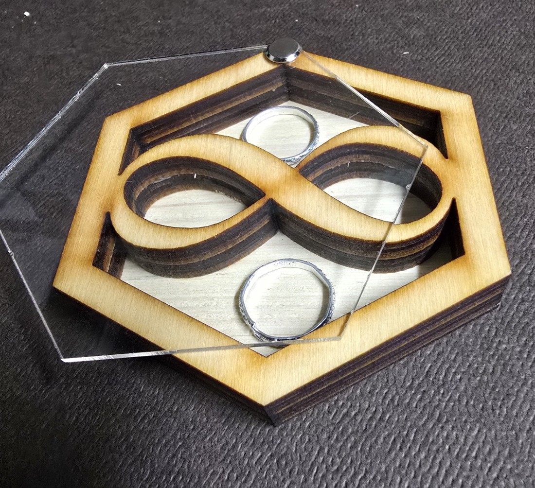 Hexagon gyűrűtartó doboz, végtelen plexivel  - esküvő - kiegészítők - gyűrűtartó & gyűrűpárna - Meska.hu