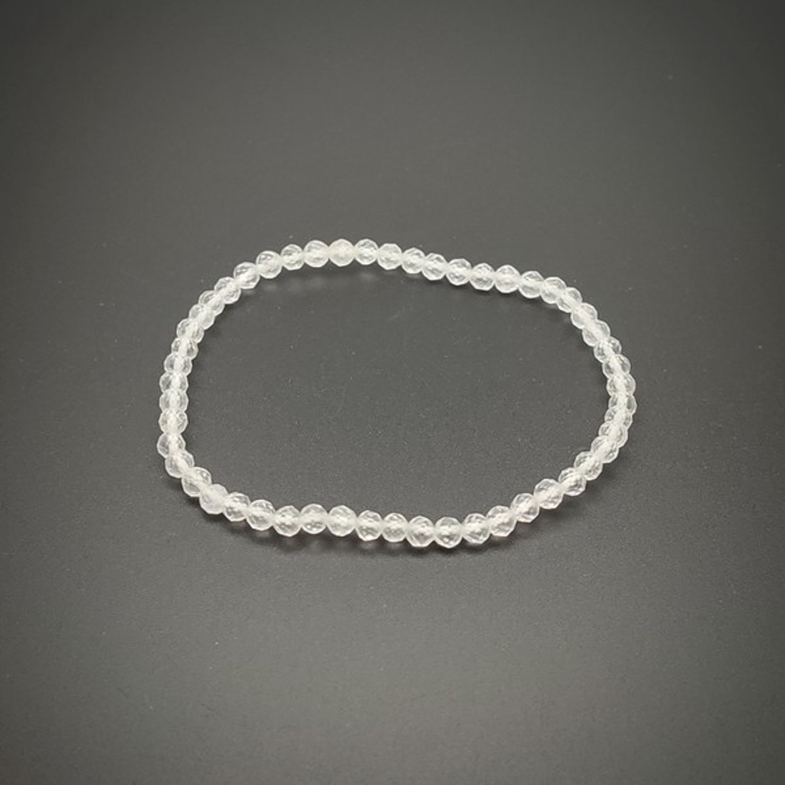 Fazettált hegyikristály golyós ásvány karkötő 3�4mm - ékszer - karkötő - ásványkarkötő - Meska.hu