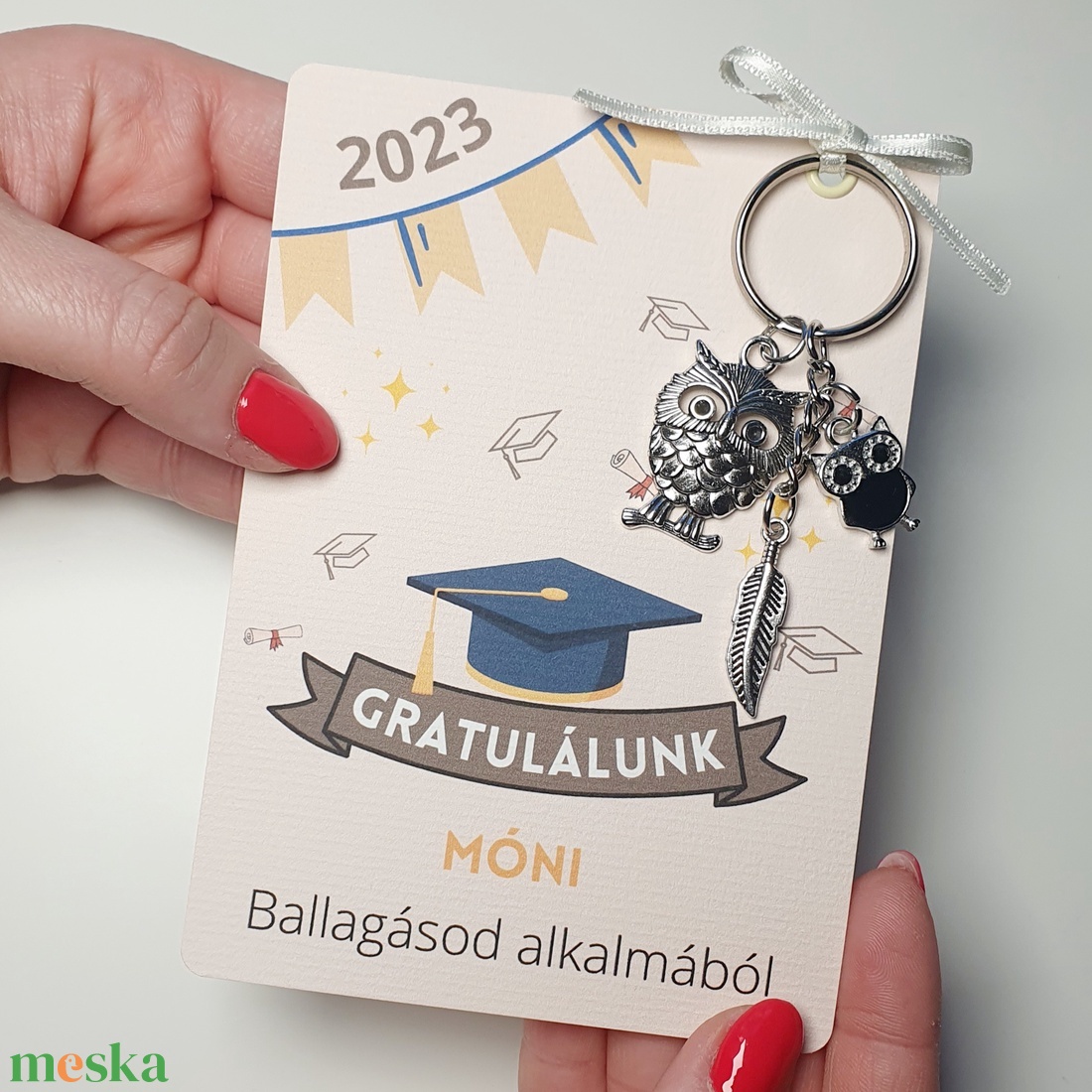Ballagási ajándékozó kártya - baglyos kulcstartóval, névre szóló, (diplomaosztó ajándék, ballagási ajándék) - otthon & életmód - papír, írószer - ajándékozás kellékei - ajándékkísérő - Meska.hu Ballagási ajándékozó kártya - baglyos kulcstartóval, névre szóló, (diplomaosztó ajándék, ballagási ajándék) - otthon & életmód - papír, írószer - ajándékozás kellékei - ajándékkísérő - Meska.hu
