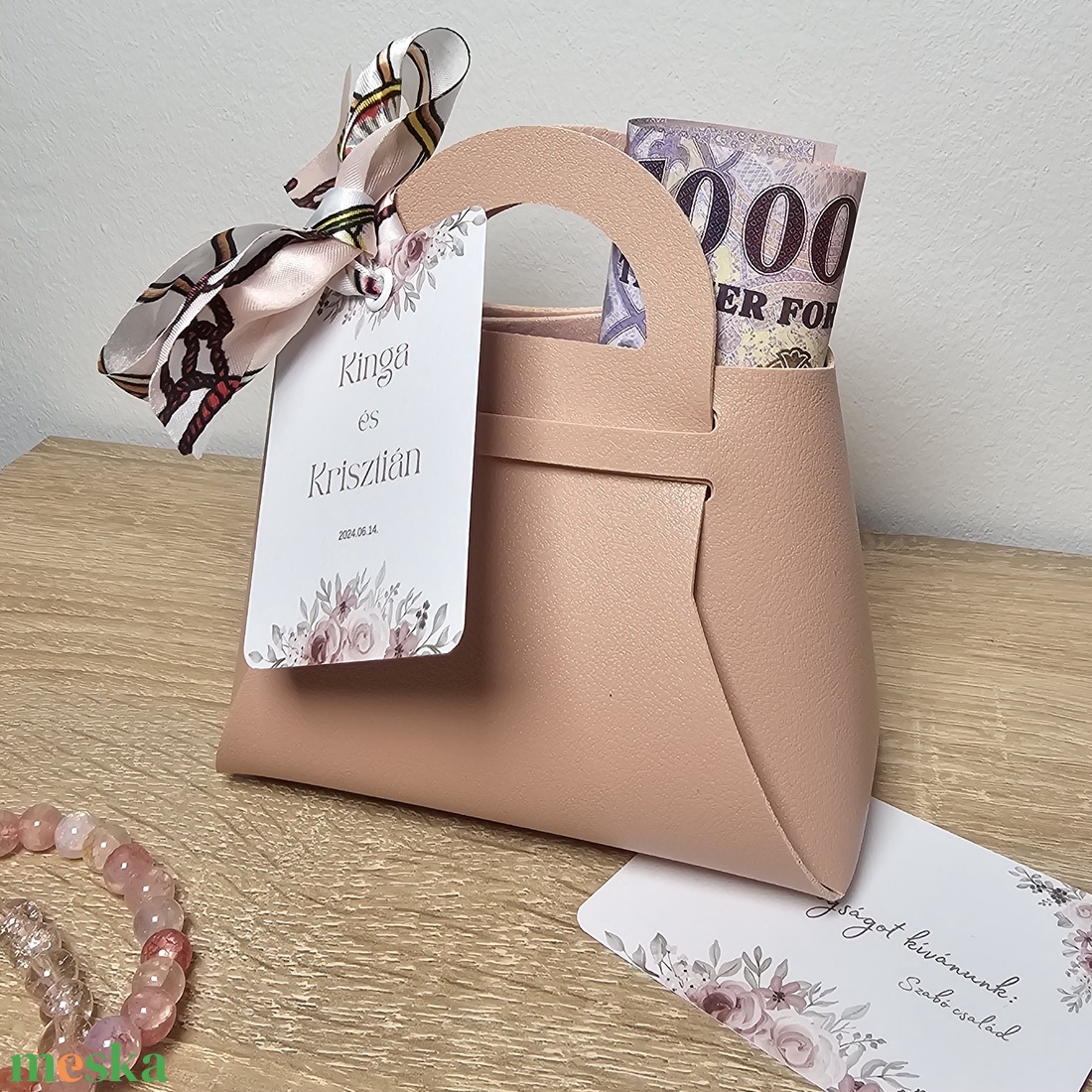 Nászajándék táska / pénzátadó táska esküvőre, születésnapra, ballagásra (pénzátadó doboz alternatíva) - esküvő - emlék & ajándék - nászajándék - esküvői pénzátadó doboz - Meska.hu Nászajándék táska / pénzátadó táska esküvőre, születésnapra, ballagásra (pénzátadó doboz alternatíva) - esküvő - emlék & ajándék - nászajándék - esküvői pénzátadó doboz - Meska.hu