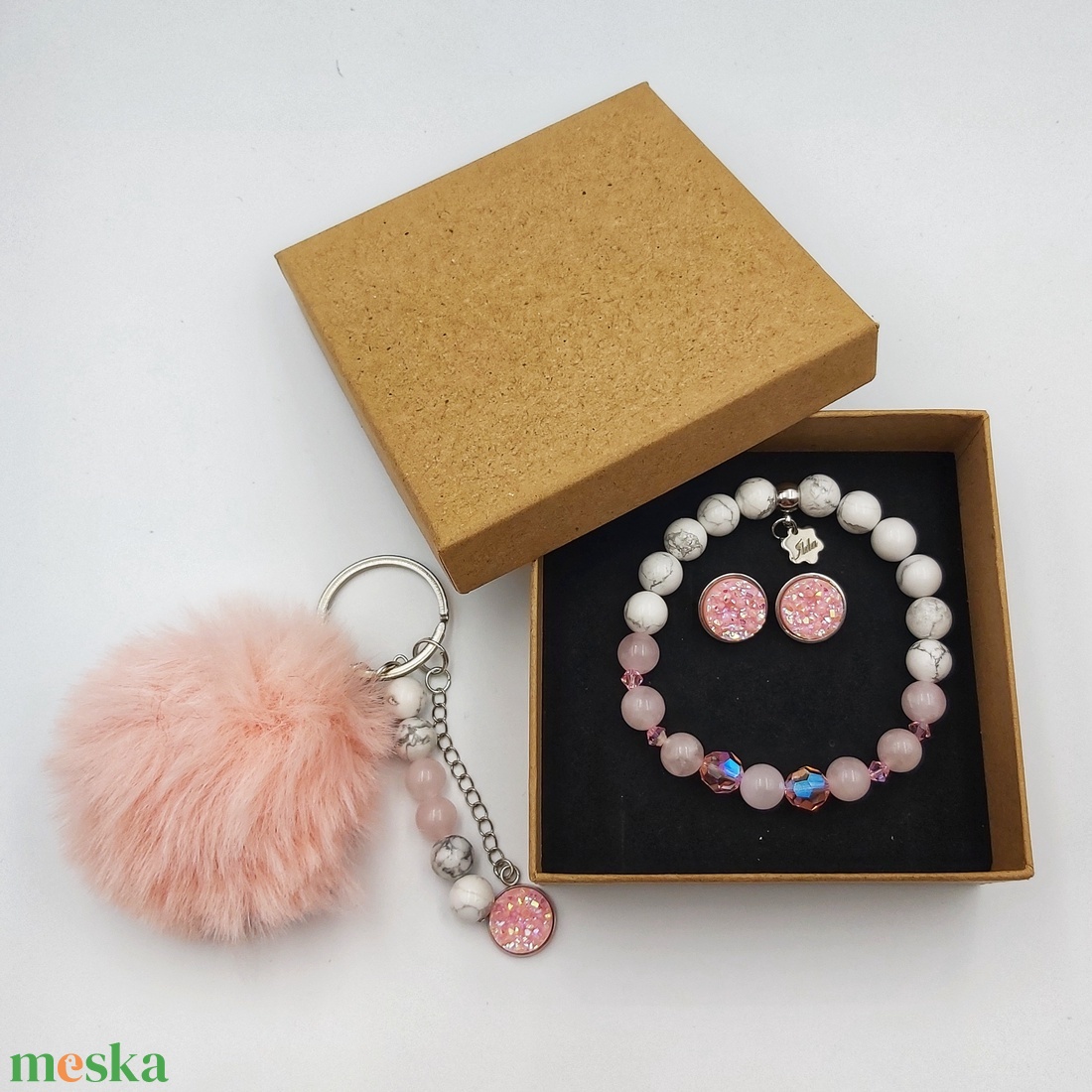 Howlit és rózsakvarc karkötő szett Swarovski kristállyal - ékszer - ékszerszett - Meska.hu