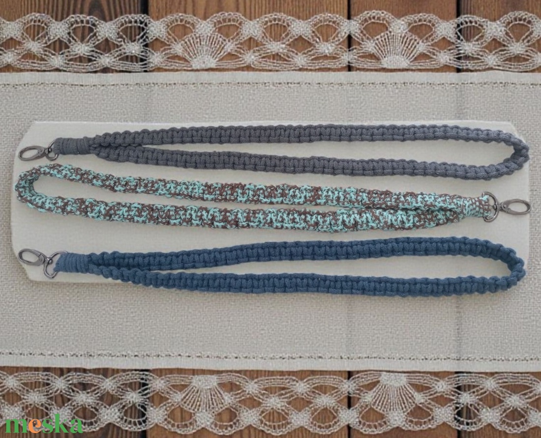 Makramé nyakbaakasztós kulcstartó  több színben, választható karabínerrel - táska & tok - kulcstartó & táskadísz - kulcstartó - Meska.hu