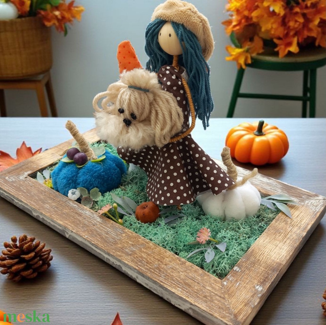 Őszi asztaldísz pöttyös ruhás lánnyal és kutyusával  gombával, tökökkel, rusztikus tálban - otthon & életmód - dekoráció - asztal és polc dekoráció - asztaldísz - Meska.hu