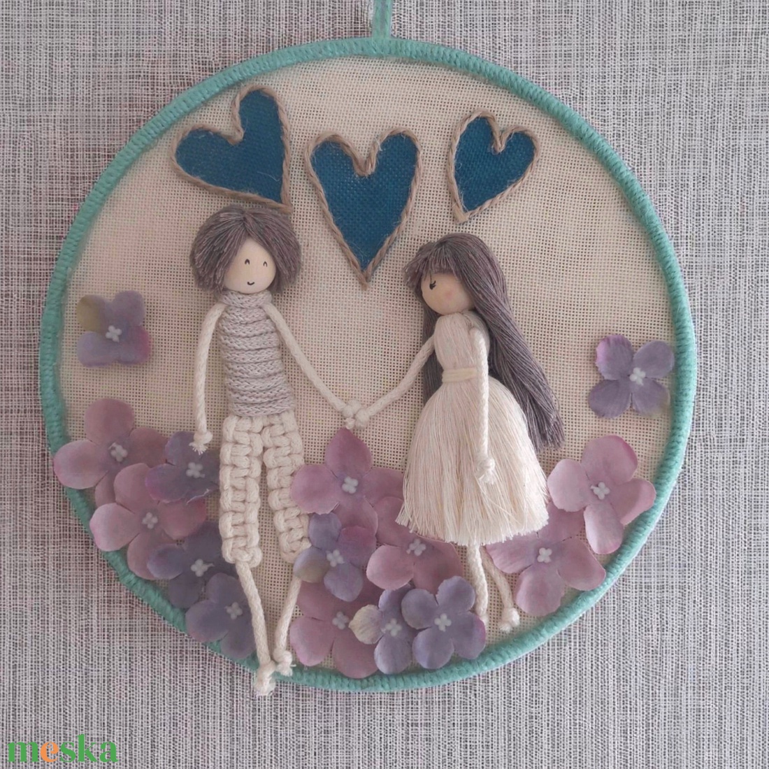 Szerelmes pár makramé falidísz  hortenzia virágokkal, személyre szabható - otthon & életmód - dekoráció - fali és függő dekoráció - falra akasztható dekor - Meska.hu Szerelmes pár makramé falidísz  hortenzia virágokkal, személyre szabható - otthon & életmód - dekoráció - fali és függő dekoráció - falra akasztható dekor - Meska.hu