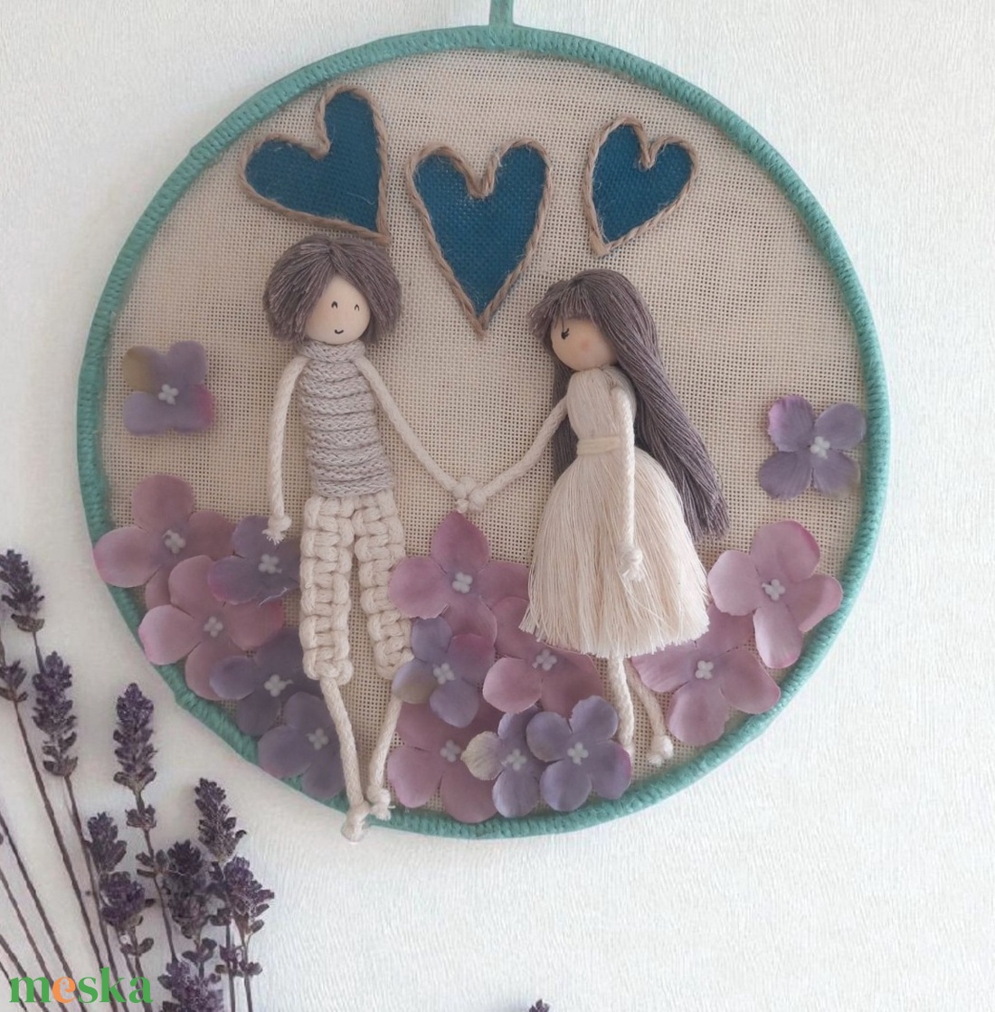 Szerelmes pár makramé falidísz  hortenzia virágokkal, személyre szabható - otthon & életmód - dekoráció - fali és függő dekoráció - falra akasztható dekor - Meska.hu Szerelmes pár makramé falidísz  hortenzia virágokkal, személyre szabható - otthon & életmód - dekoráció - fali és függő dekoráció - falra akasztható dekor - Meska.hu