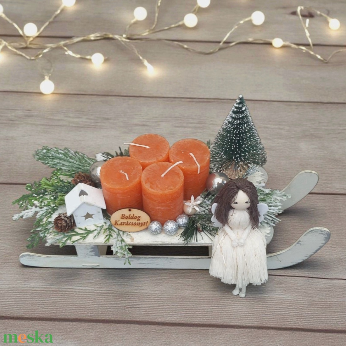 Adventi dísz fehér fa szánkón  narancs gyertyákkal és makramé angyalkával - karácsony - adventi díszek - adventi asztaldísz - Meska.hu
