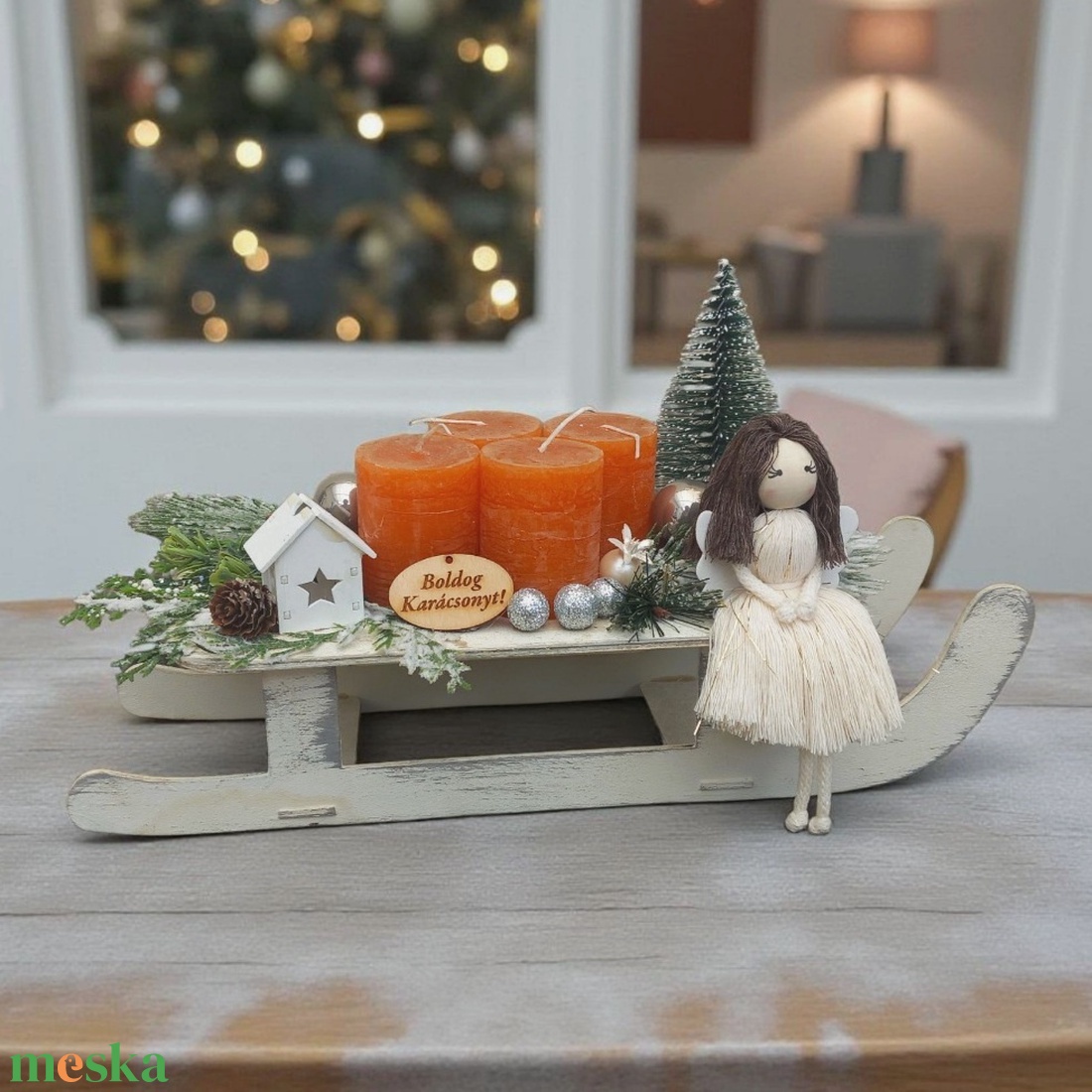 Adventi dísz fehér fa szánkón  narancs gyertyákkal és makramé angyalkával - karácsony - adventi díszek - adventi asztaldísz - Meska.hu
