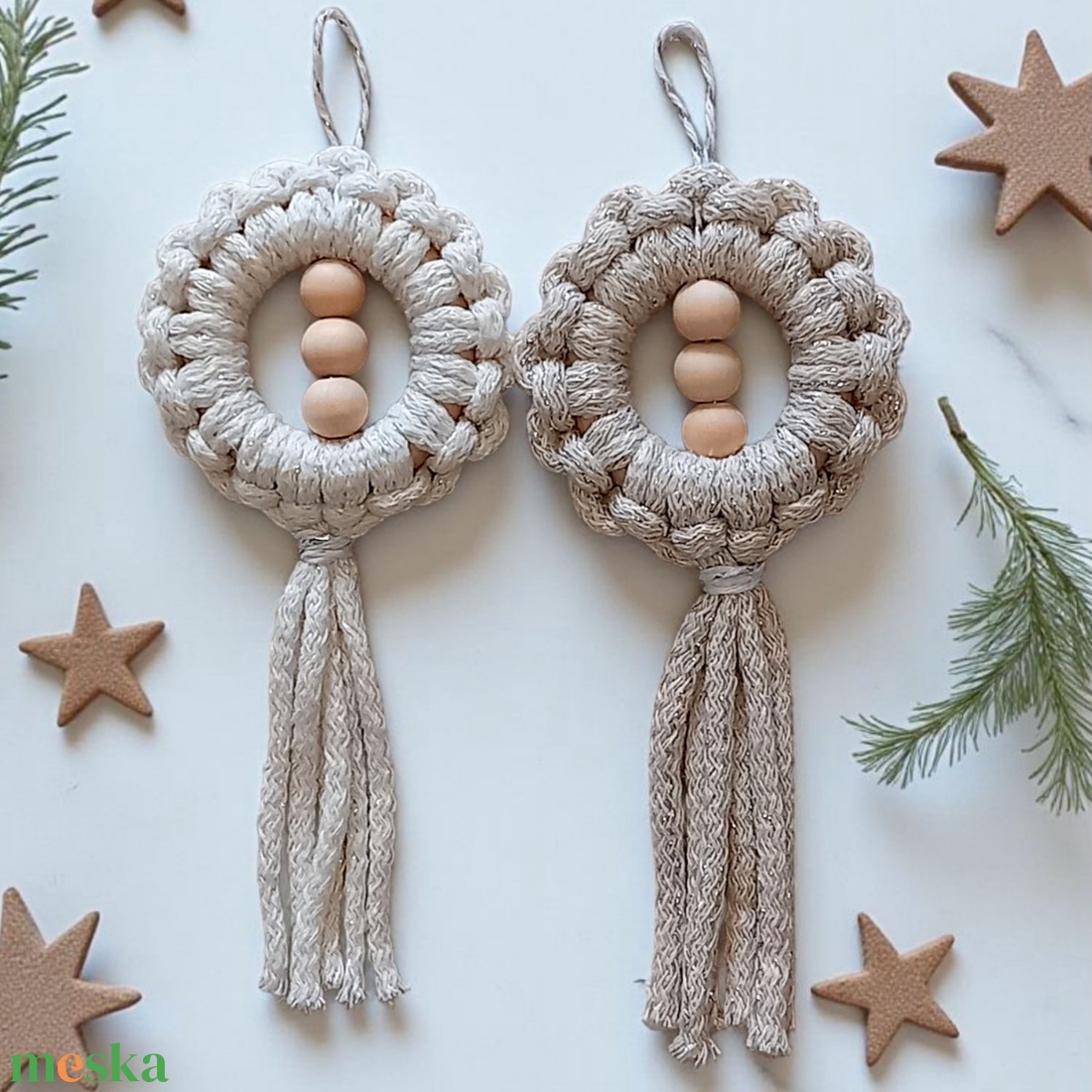 Makramé függő dísz pár  csillogó bézs, ekrü - karácsony - karácsonyi lakásdekoráció - karácsonyfadíszek - Meska.hu