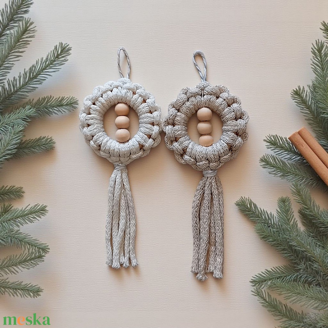 Makramé függő dísz pár  csillogó bézs, ekrü - karácsony - karácsonyi lakásdekoráció - karácsonyfadíszek - Meska.hu