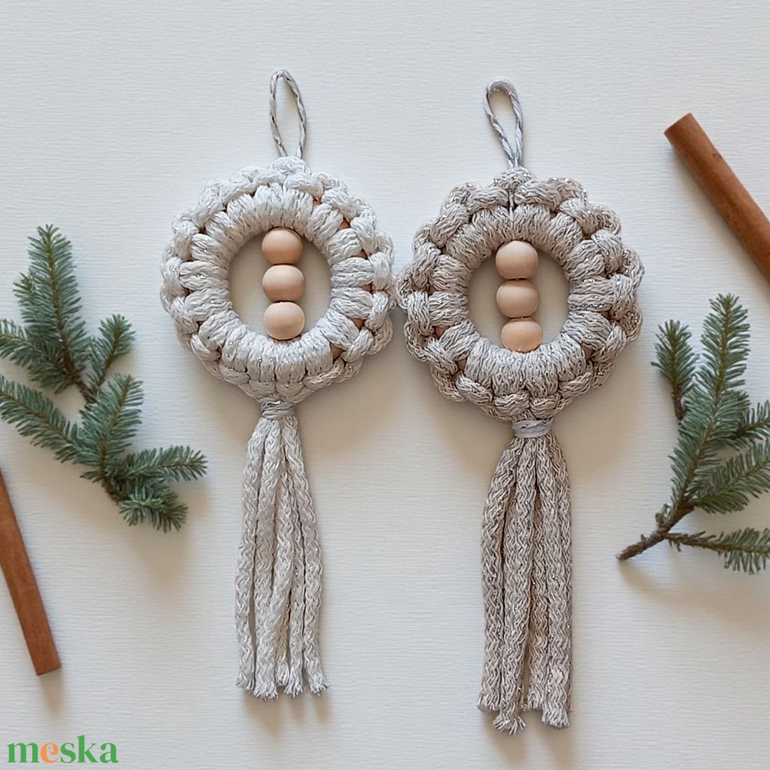 Makramé függő dísz pár  csillogó bézs, ekrü - karácsony - karácsonyi lakásdekoráció - karácsonyfadíszek - Meska.hu