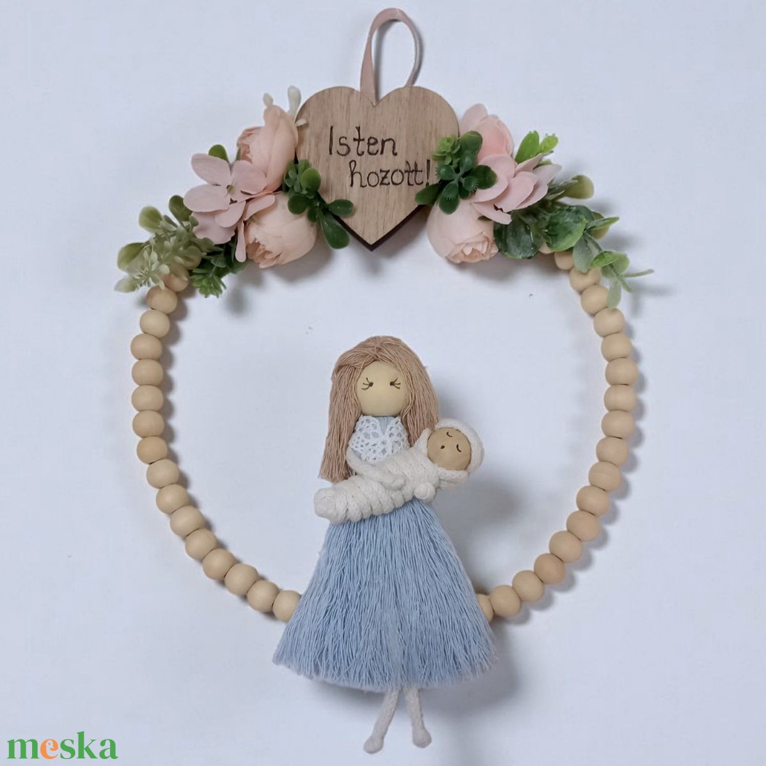 Makramé babaváró ajándék  személyre szabható figura babával, Isten hozott felirattal, barack virágokkal díszítve - otthon & életmód - babaszoba, gyerekszoba - babaszoba dekoráció - Meska.hu Makramé babaváró ajándék  személyre szabható figura babával, Isten hozott felirattal, barack virágokkal díszítve - otthon & életmód - babaszoba, gyerekszoba - babaszoba dekoráció - Meska.hu