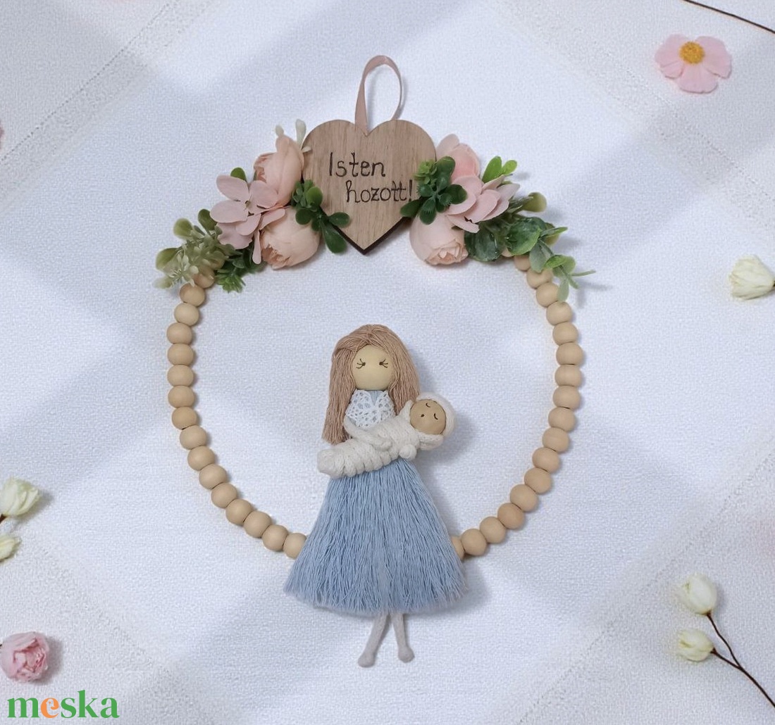 Makramé babaváró ajándék  személyre szabható figura babával, Isten hozott felirattal, barack virágokkal díszítve - otthon & életmód - babaszoba, gyerekszoba - babaszoba dekoráció - Meska.hu Makramé babaváró ajándék  személyre szabható figura babával, Isten hozott felirattal, barack virágokkal díszítve - otthon & életmód - babaszoba, gyerekszoba - babaszoba dekoráció - Meska.hu