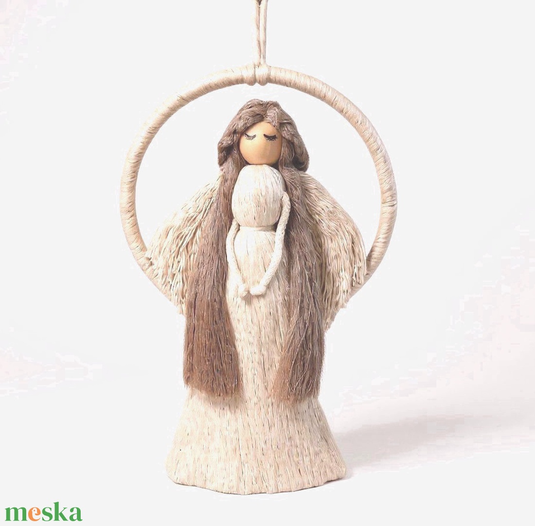 Makramé angyal falidísz  hosszú fehér ruhás, fonal szárnyas angyal makramé karikán - karácsony - karácsonyi lakásdekoráció - karácsonyi lakásdíszek - Meska.hu