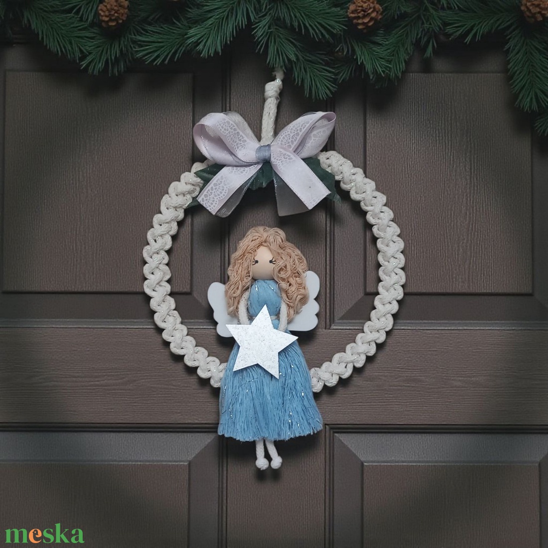Makramé angyal karácsonyi ajtódísz � kék-ezüst ruhában, csillaggal és masnival - karácsony - karácsonyi lakásdekoráció - karácsonyi ajtódíszek - Meska.hu