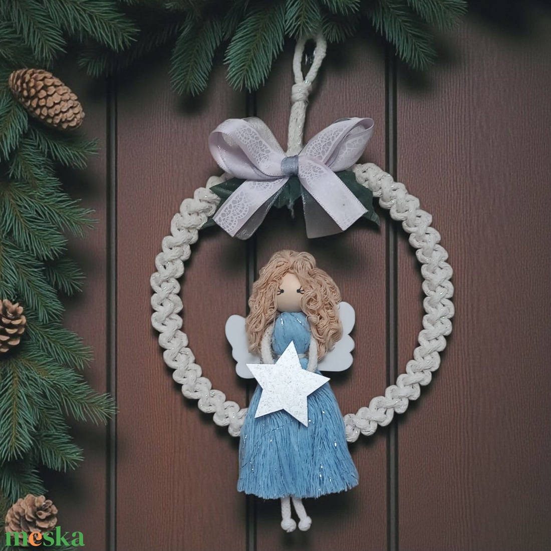 Makramé angyal karácsonyi ajtódísz � kék-ezüst ruhában, csillaggal és masnival - karácsony - karácsonyi lakásdekoráció - karácsonyi ajtódíszek - Meska.hu